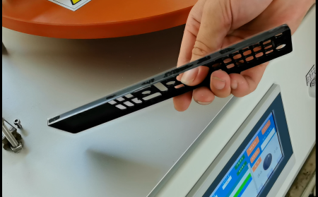 遙控器貼膜機知名制造商，雙工位中框貼膜機