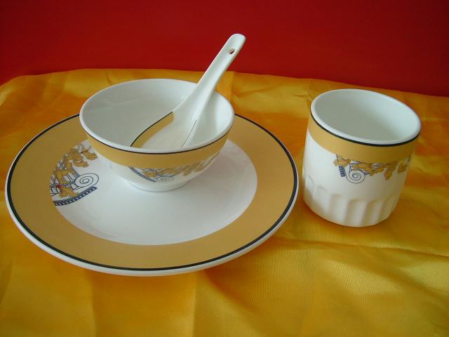 供應強化瓷消毒餐具